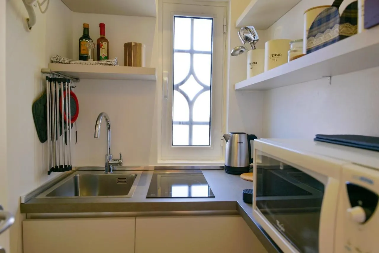 Como Lake Crispi 7 Apartment 0*,