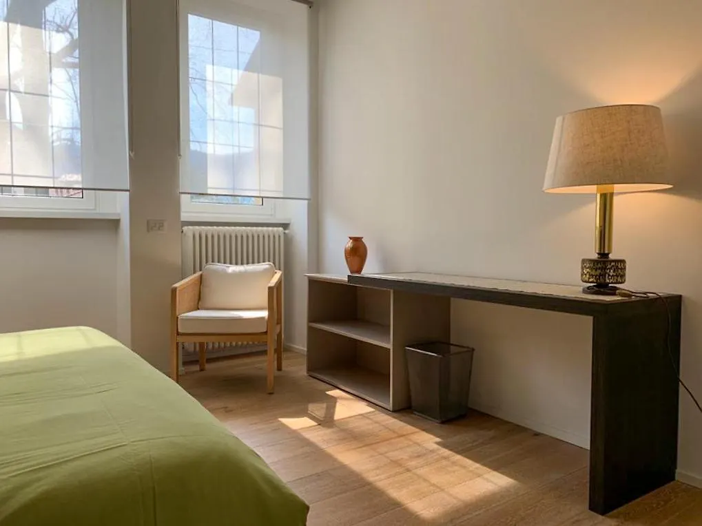 Como Lake Crispi 7 Apartment 0*,